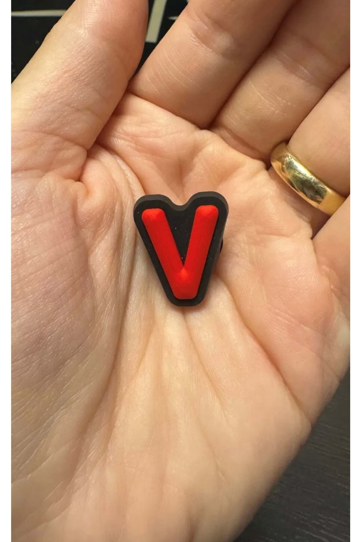 Terlik Süsü/V Harfi