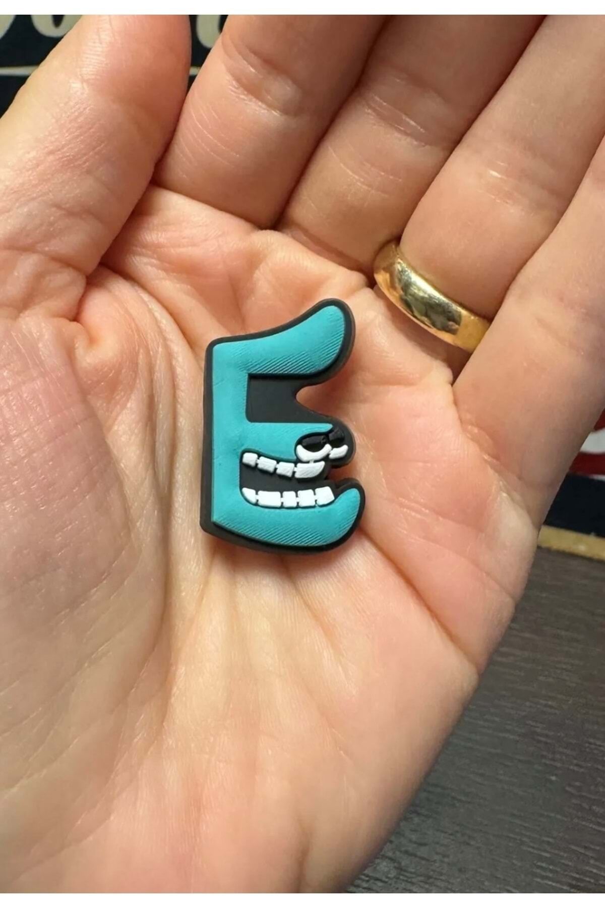 Terlik Süsü/Animal E Harfi