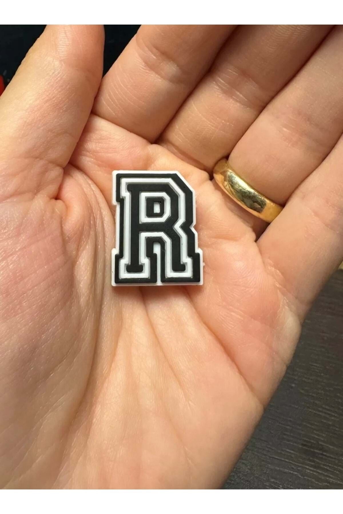 Terlik Süsü/Siyah R Harfi