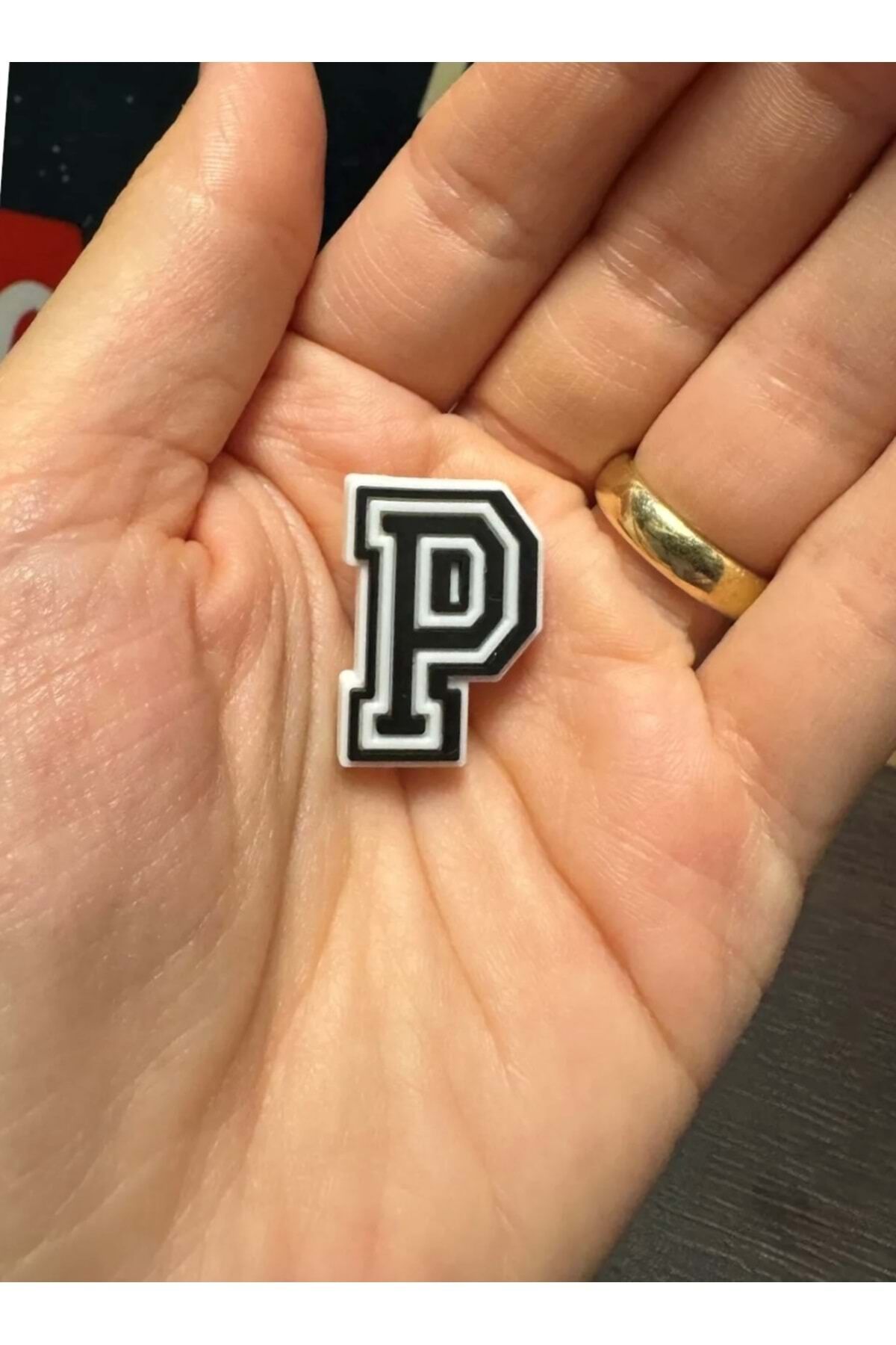 Terlik Süsü/Siyah P Harfi