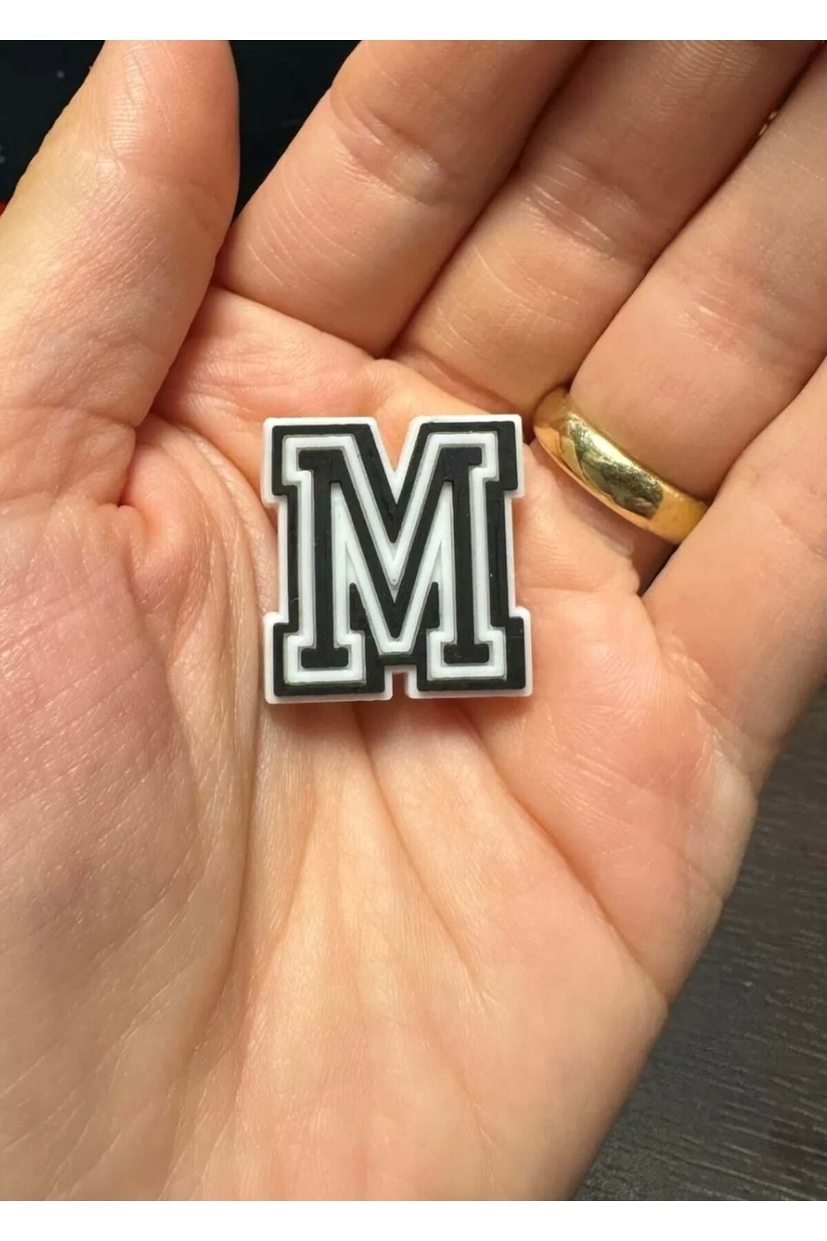 Terlik Süsü/Siyah M Harfi