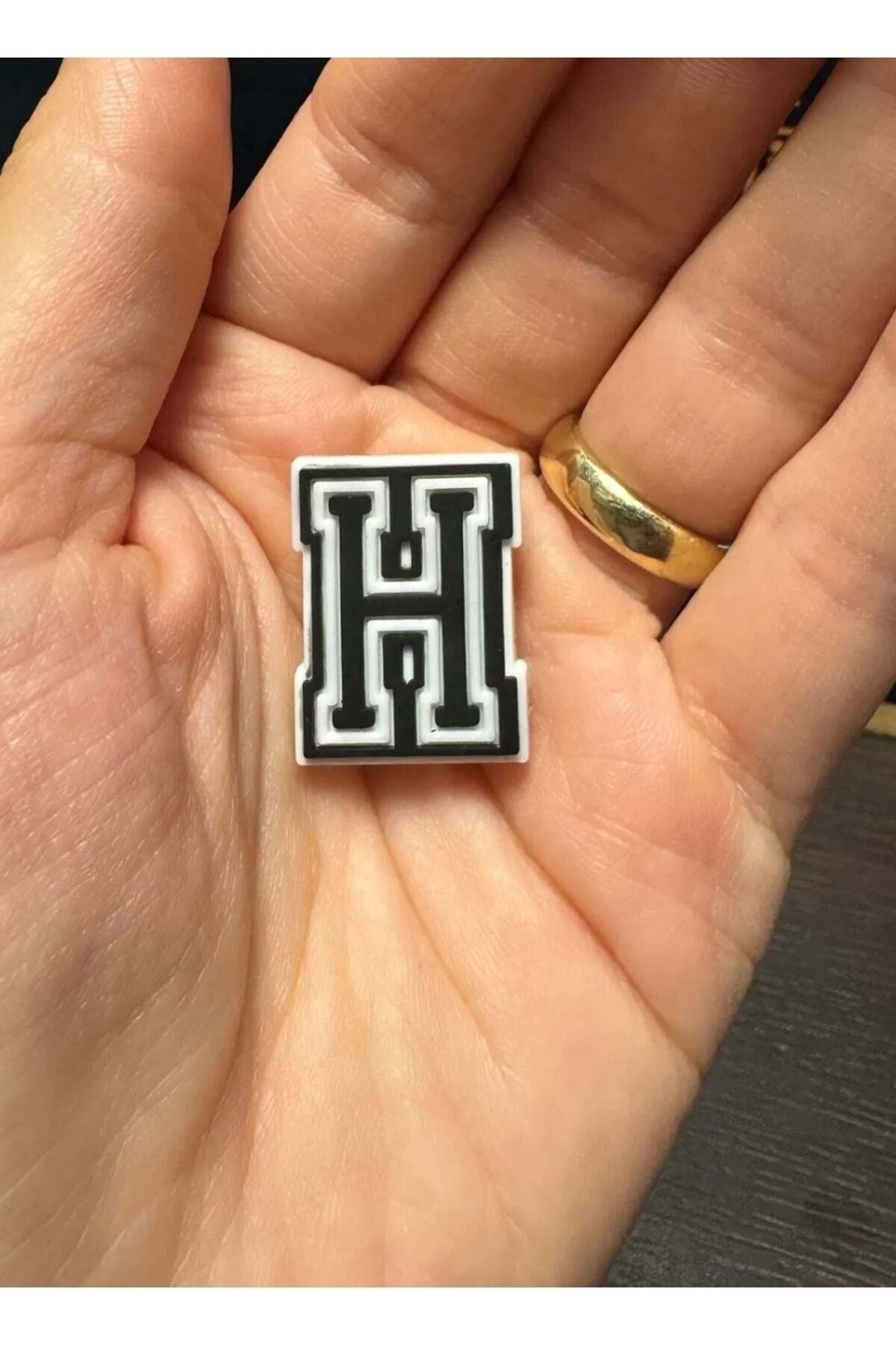 Terlik Süsü/Siyah H Harfi