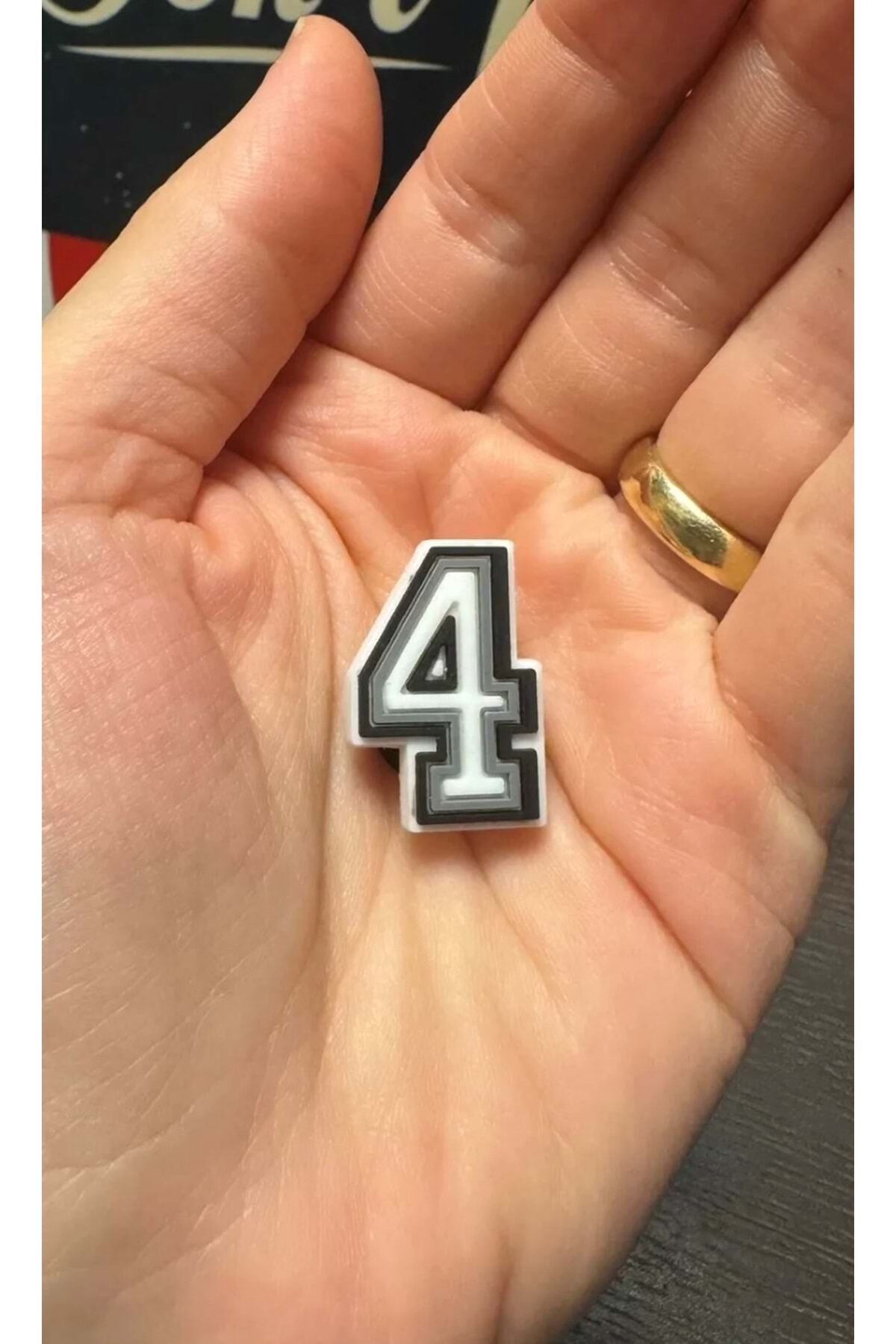 Terlik Süsü/4 Rakamı