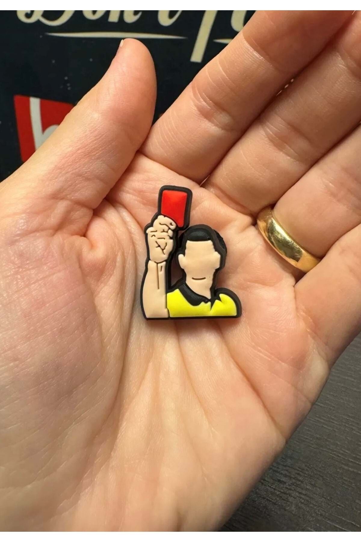 Terlik Süsü/Hakem Kırmızı Kart