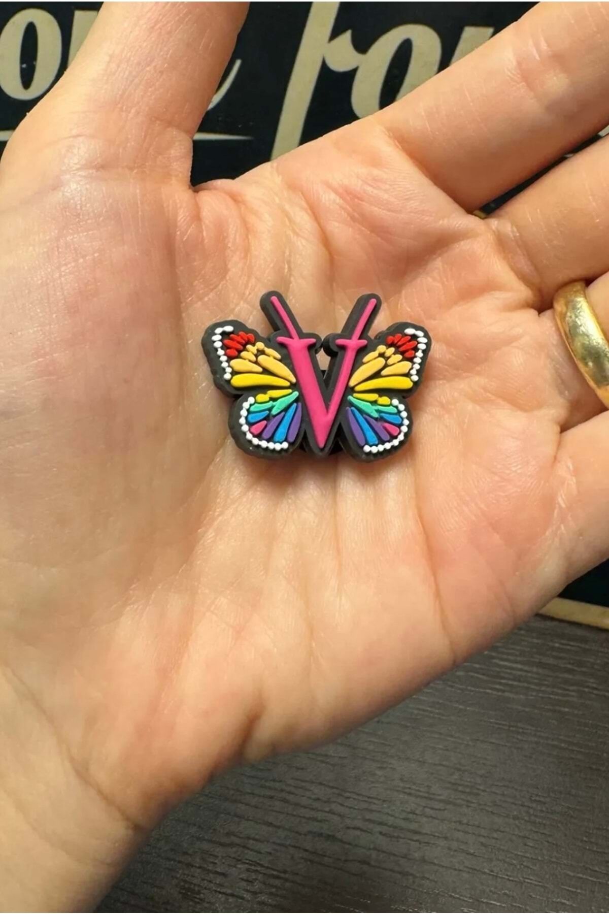 Terlik Süsü/V Harfi Kelebek