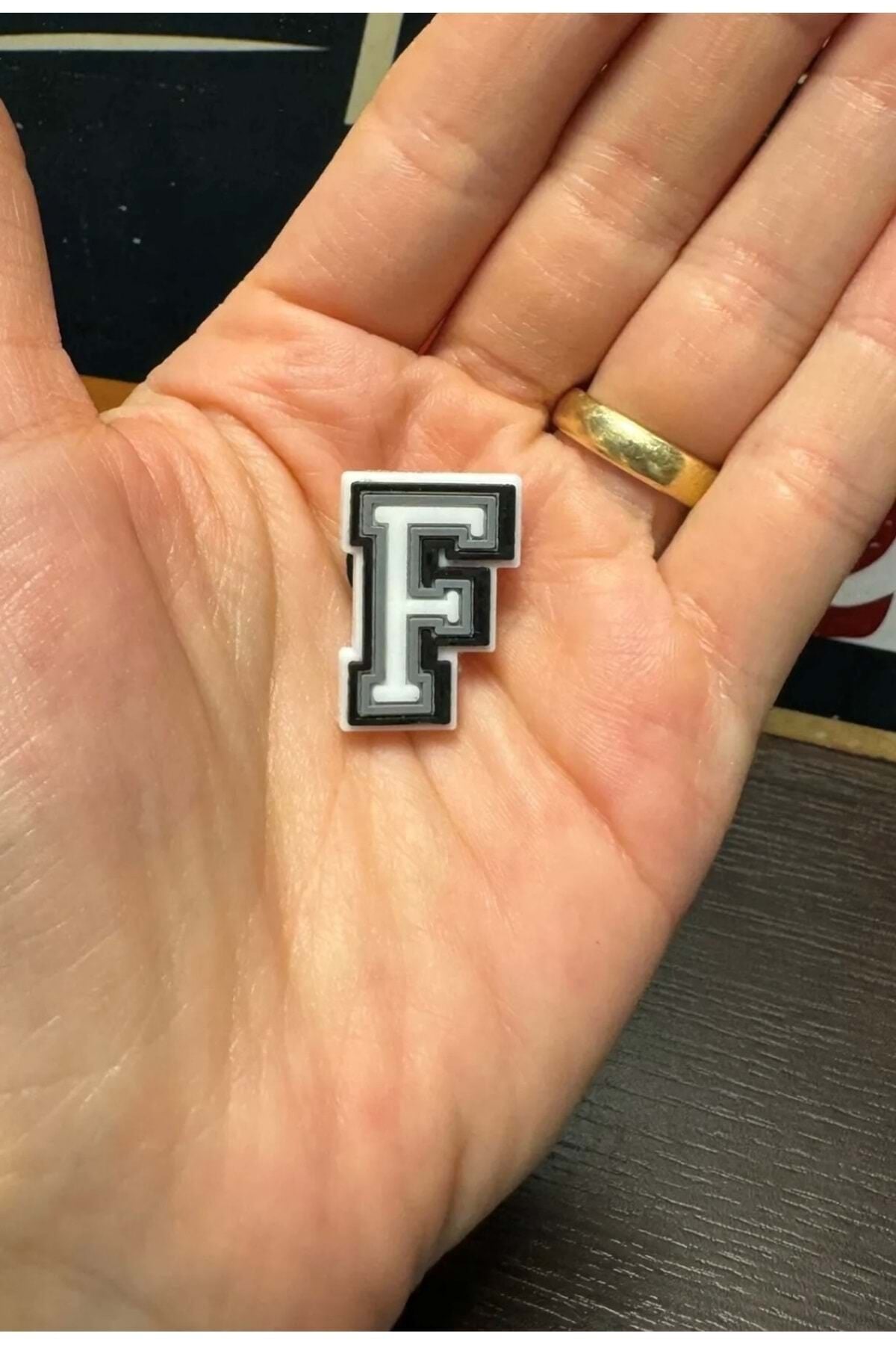 Terlik Süsü/F Harfi