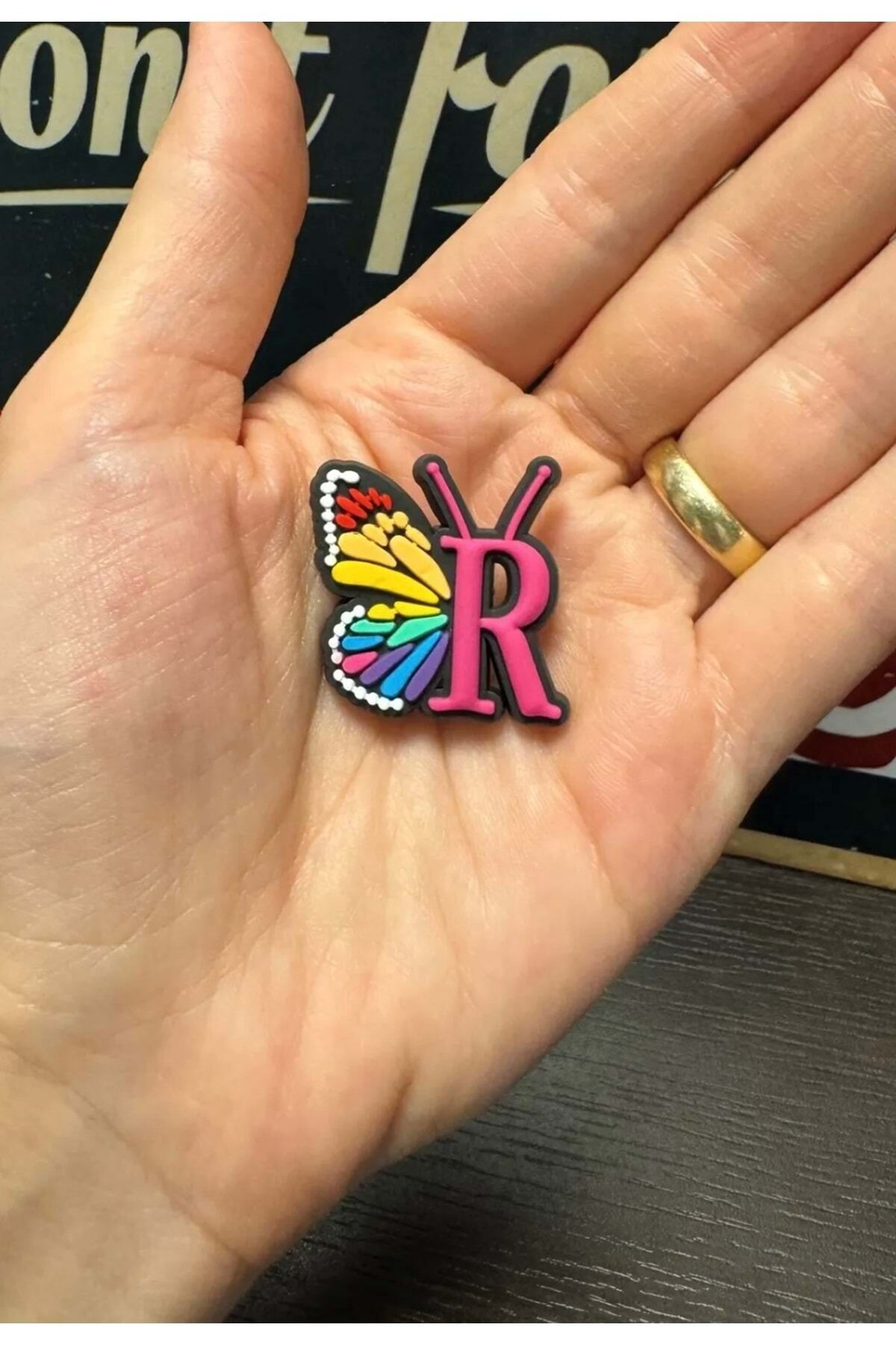 Terlik Süsü/R Harfi Kelebek