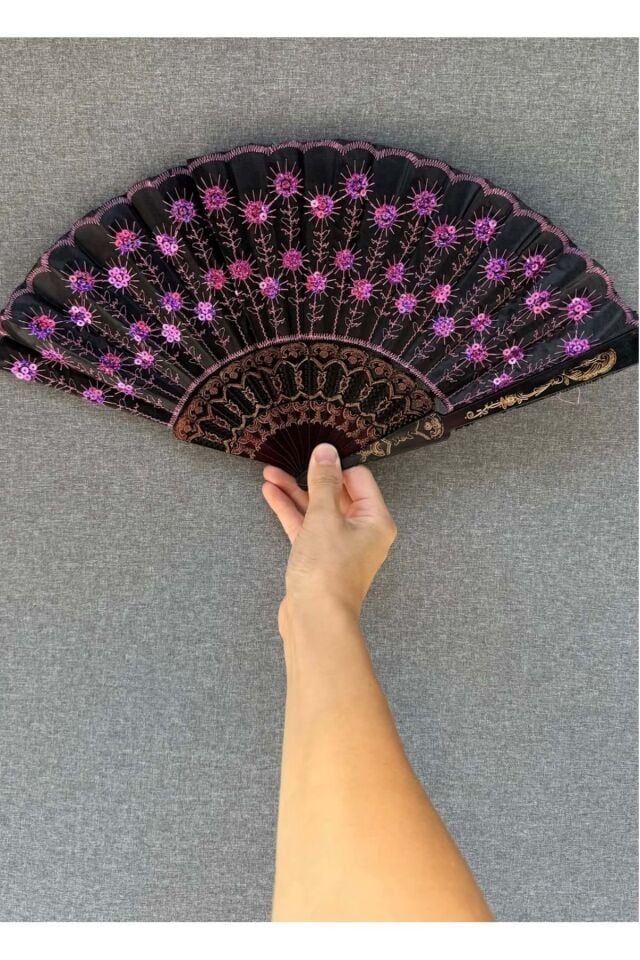 Siyah Renkli Pullu Yelpaze