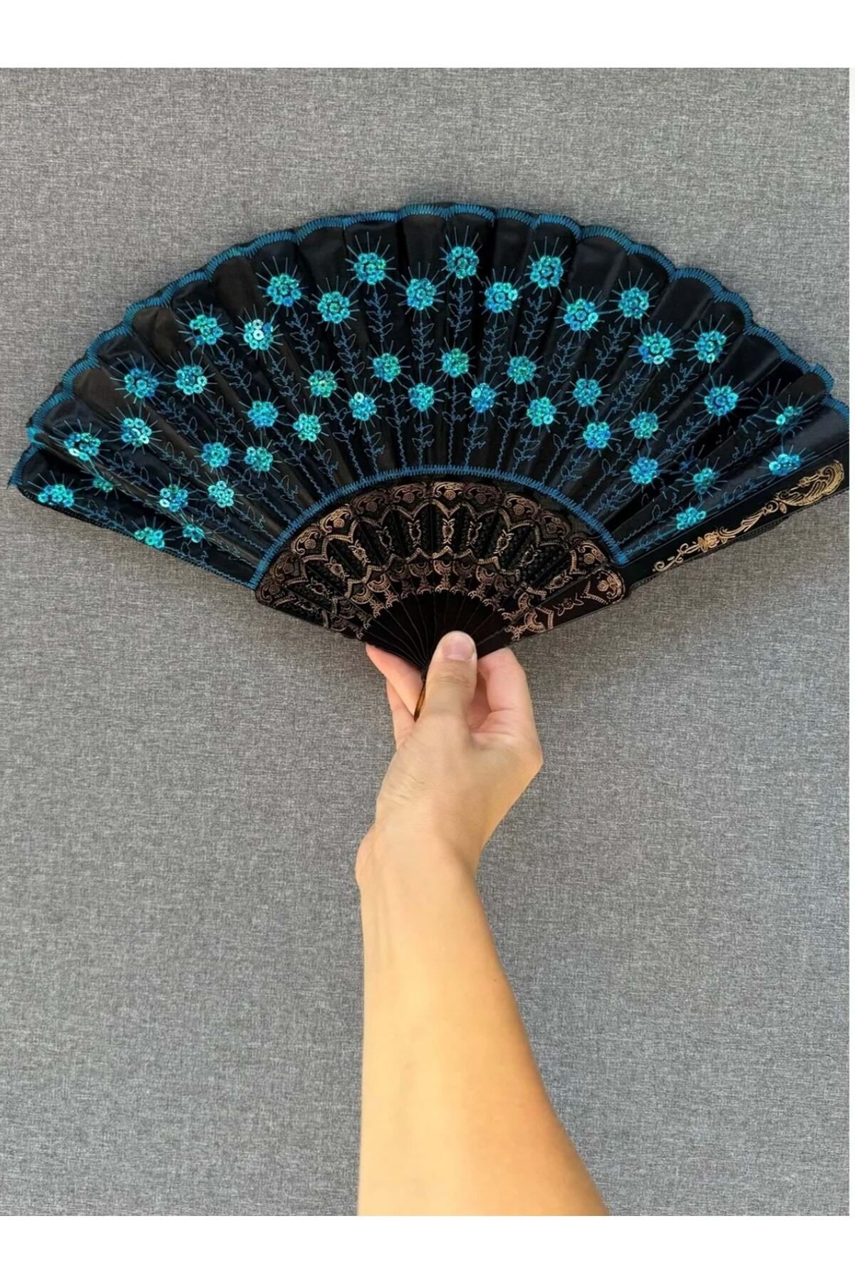 Siyah Renkli Pullu Yelpaze