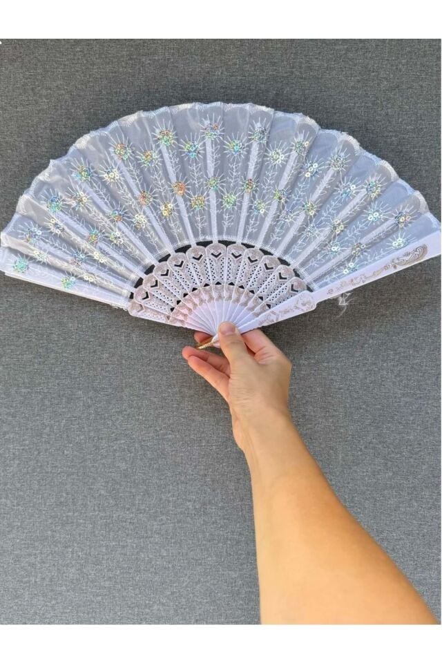 Beyaz Renkli Pullu Yelpaze