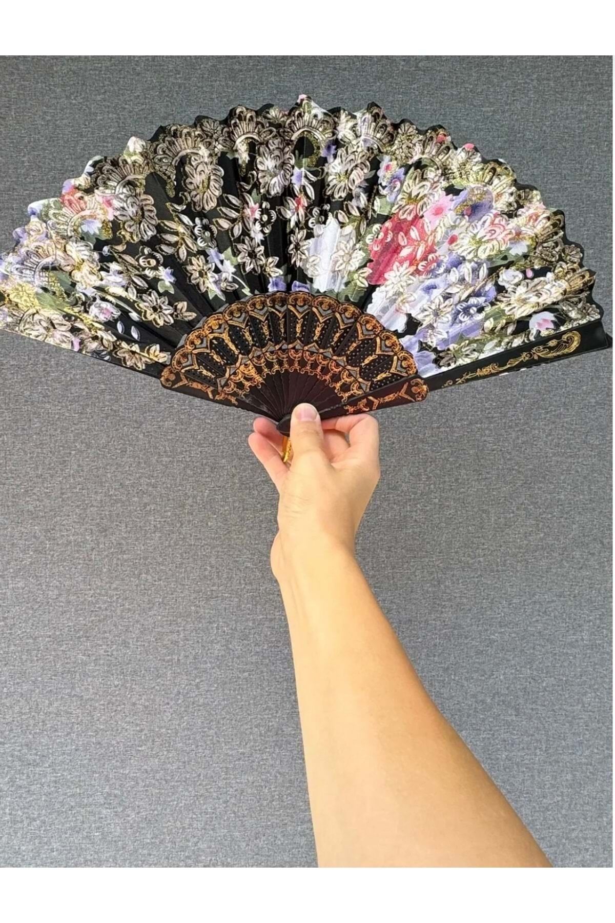 Siyah Renkli Simli Yelpaze