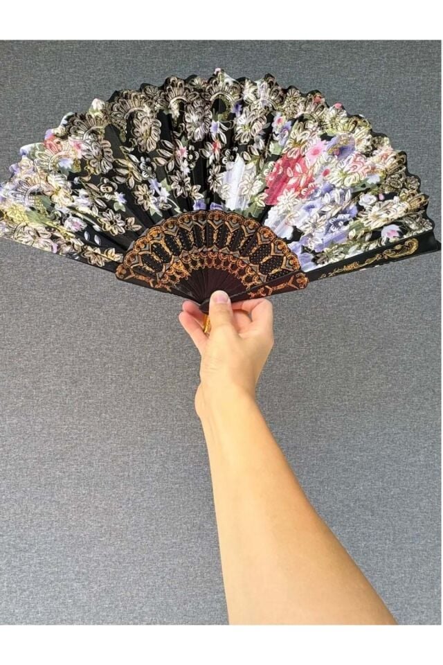 Siyah Renkli Simli Yelpaze