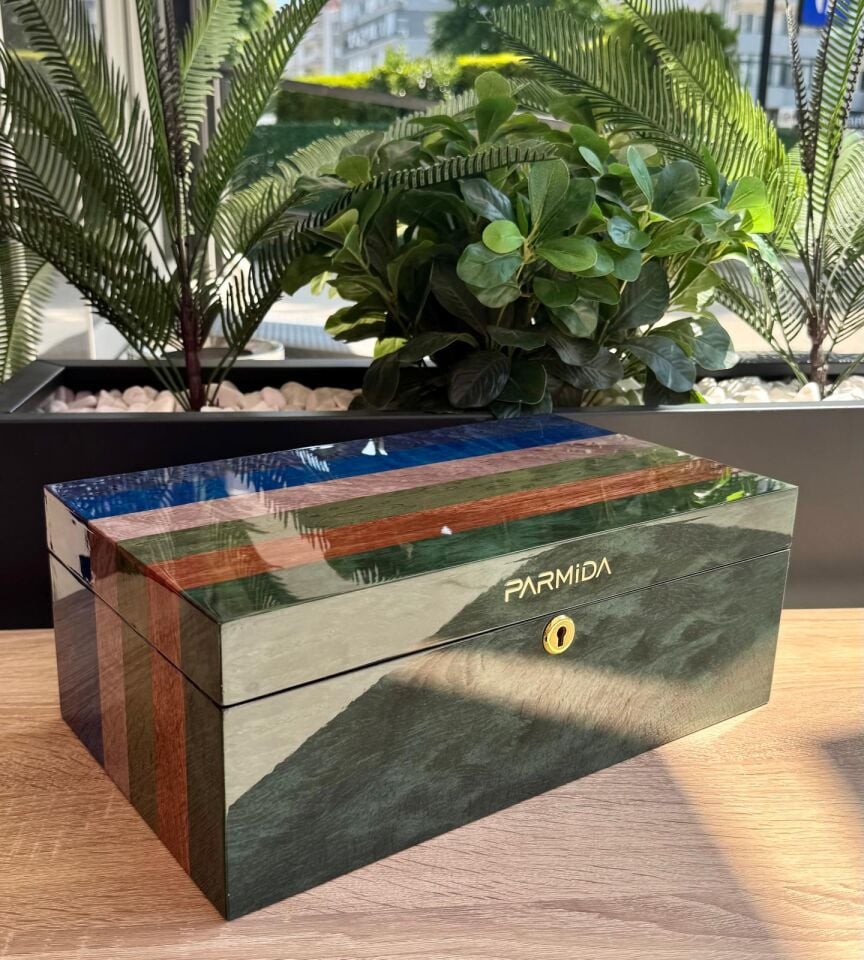 Parmida Çizgi Desenli Ahşap Sedir Humidor Kutusu