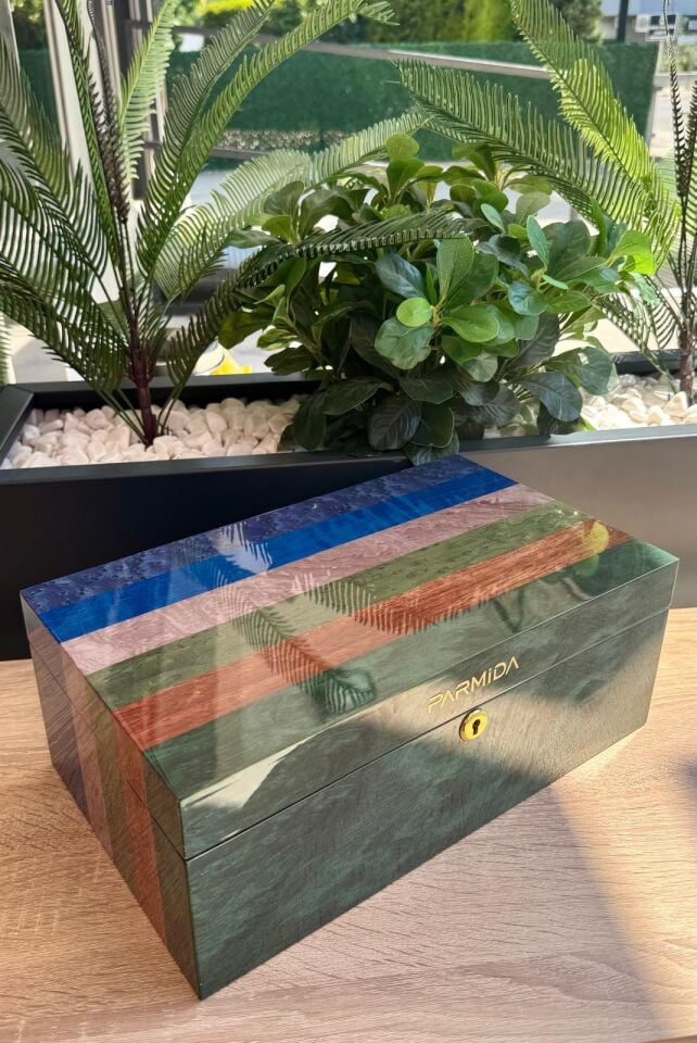 Parmida Çizgi Desenli Ahşap Sedir Humidor Kutusu