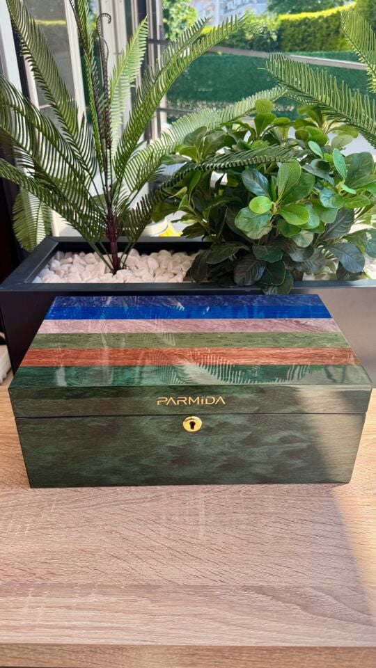 Parmida Çizgi Desenli Ahşap Sedir Humidor Kutusu