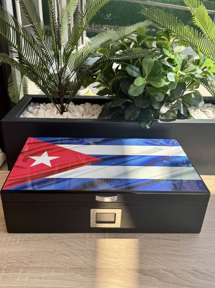 Parmida Küba Bayraklı Sedir Ağacı Nemlendirici Humidor