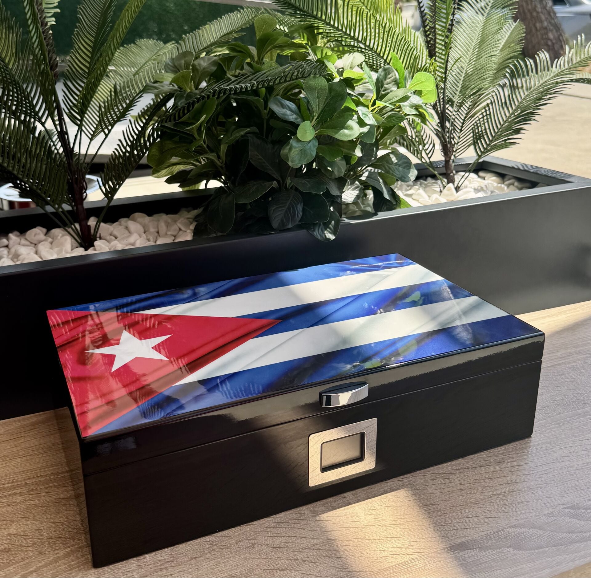 Parmida Küba Bayraklı Sedir Ağacı Nemlendirici Humidor