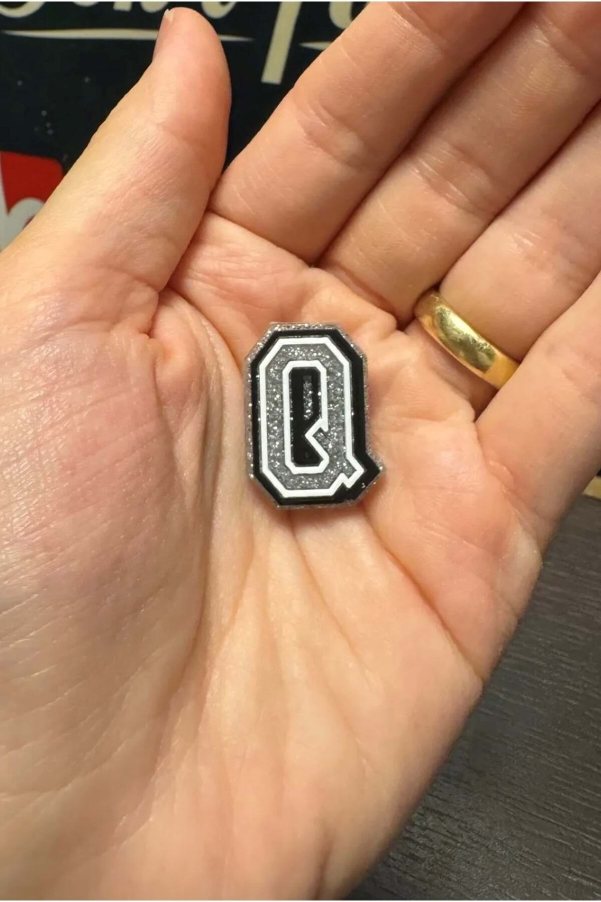 Terlik Süsü/Simli Q Harfi