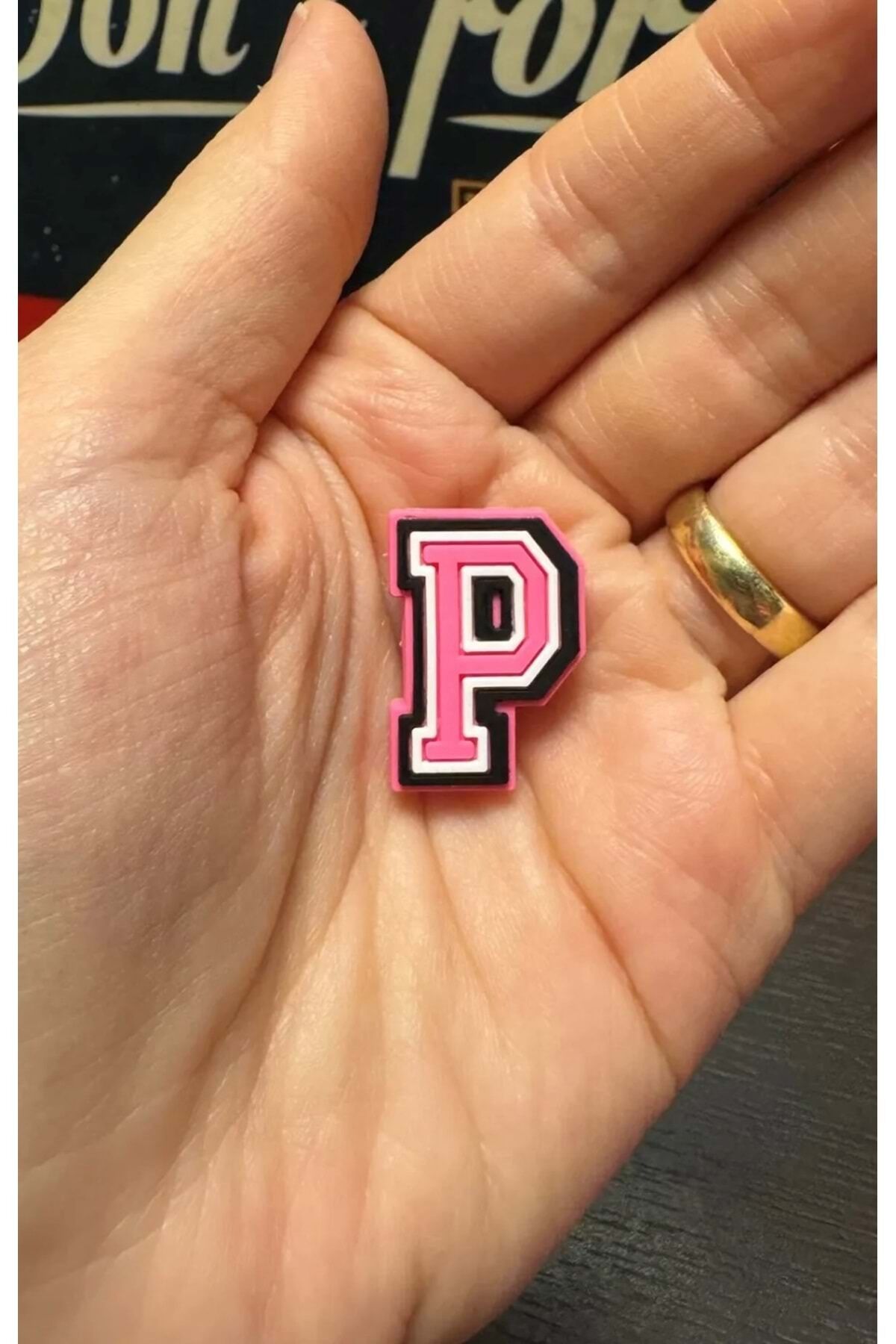 Terlik Süsü/Pembe P Harfi