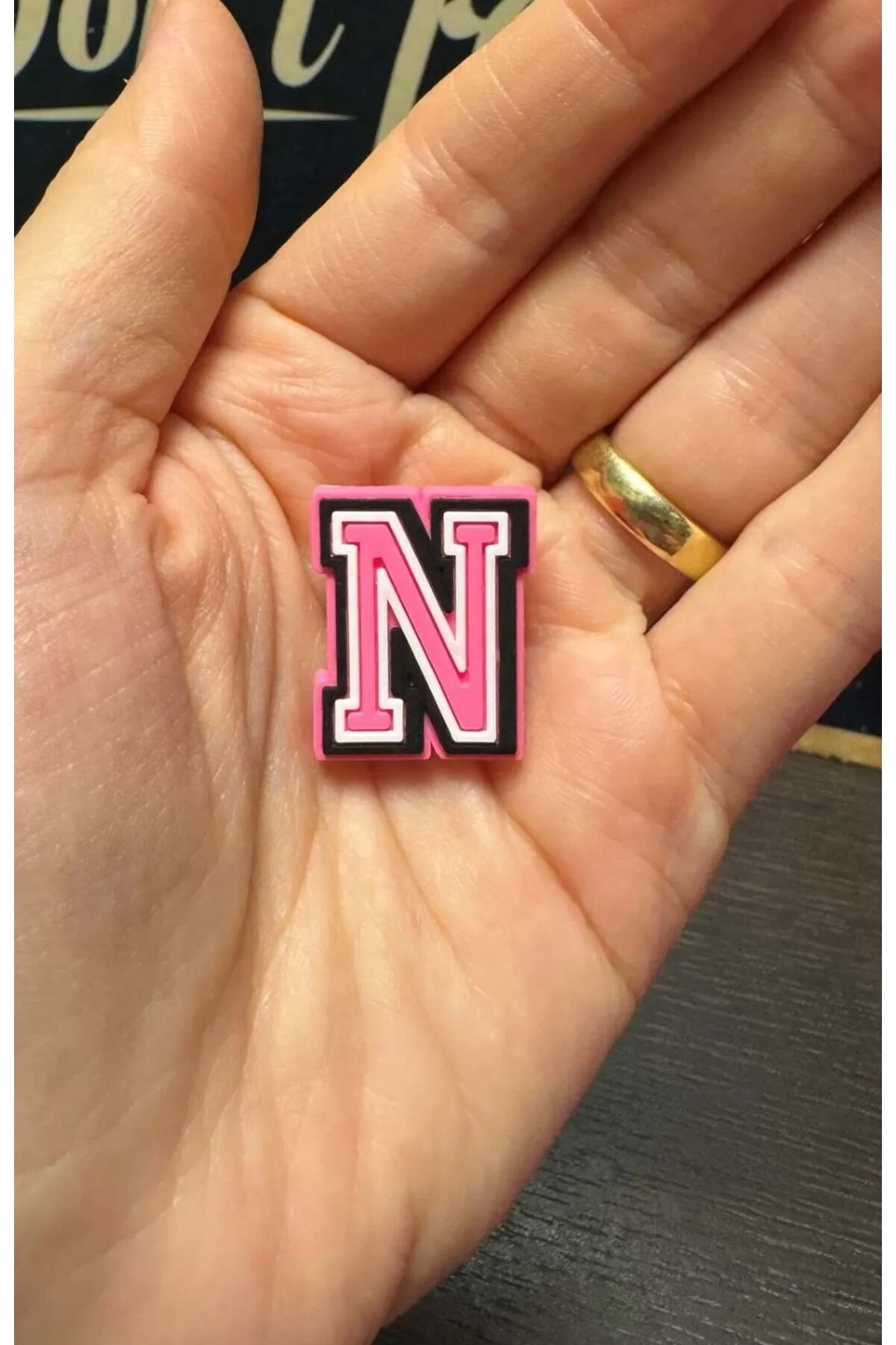 Terlik Süsü/Pembe N Harfi