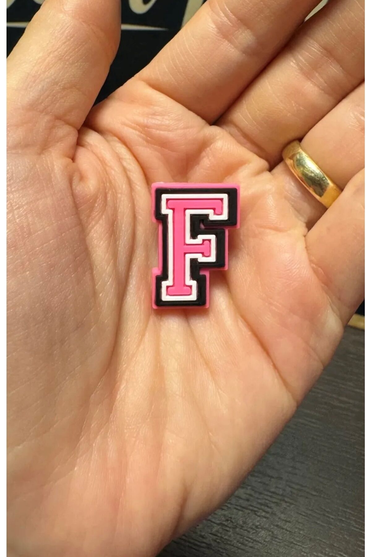 Terlik Süsü/Pembe F Harfi